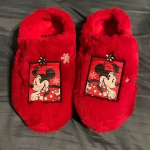 🦋3/$13 Minnie Mouse slippers